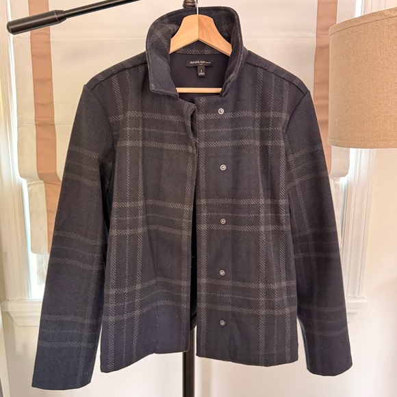 Banana Republic Jackets & Blazers - Banana Republic Women's Short Plaid Jacket